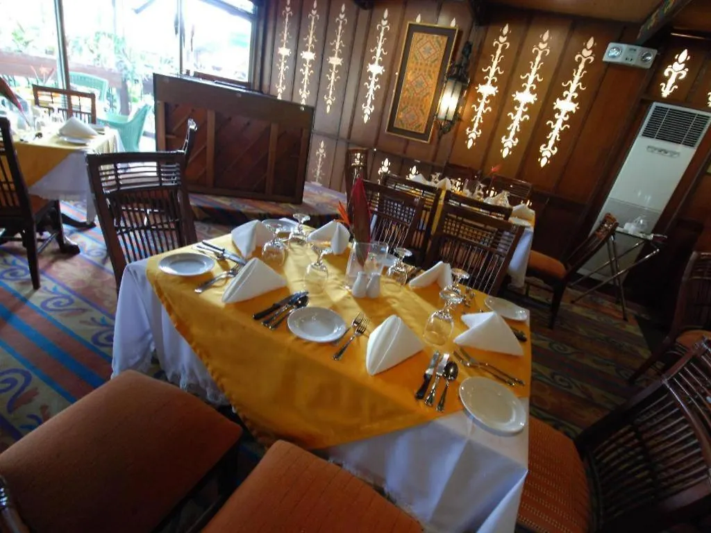 אנגלס Oasis Hotel 3*,  הפיליפינים