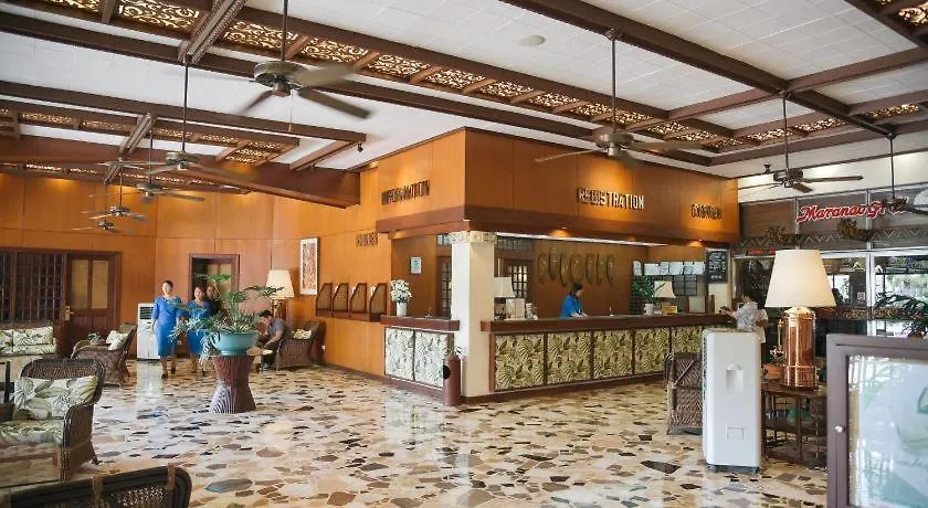 אנגלס Oasis Hotel