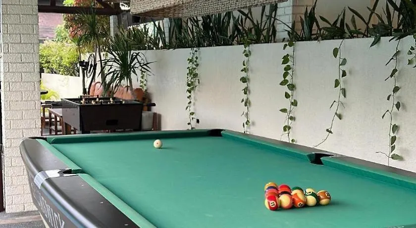 אנגלס Oasis Hotel
