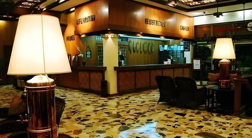 אנגלס Oasis Hotel